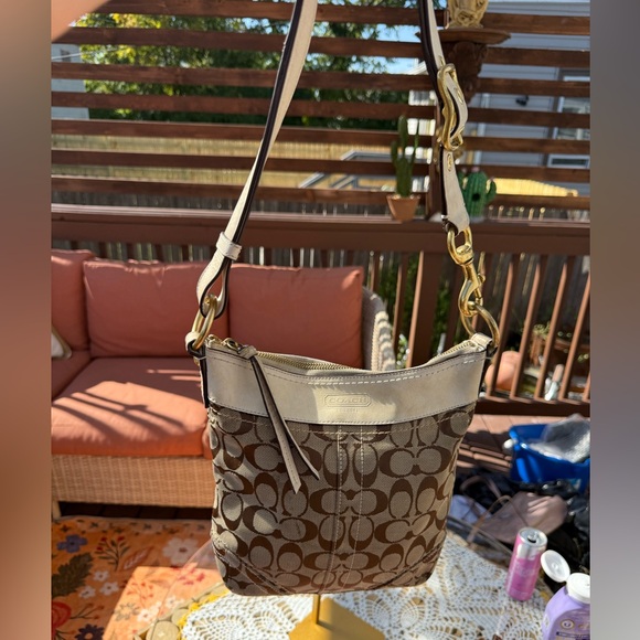 Coach vintage or discontinued 2 way shoulder bag - Picture 1 of 13
